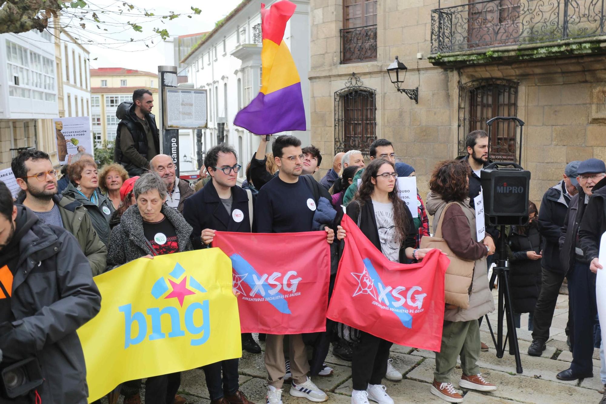 Protesta en A Coruña para reclamar la devolución de la Casa Cornide: "Franquismo nunca más"