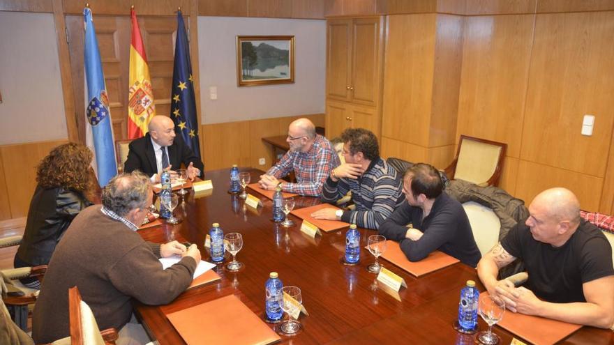 Reunión del delegado del Gobierno en Galicia, Javier Losada, con el comité de empresa de Isowat.