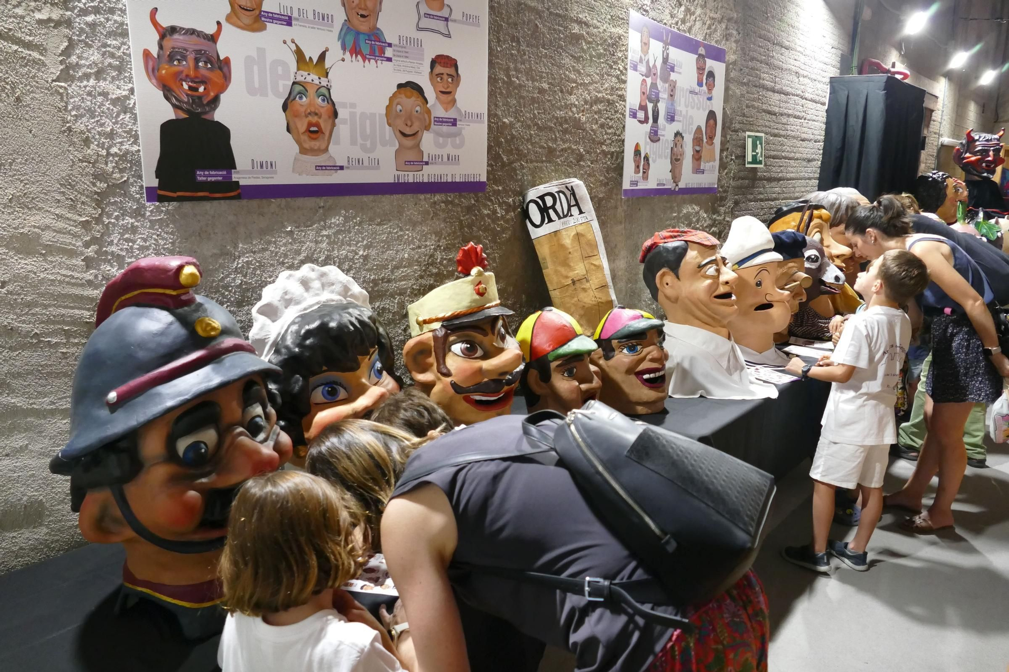 Els gegants de Figueres animen les Festes de Sant Pere amb el ball del seguici i una exposició