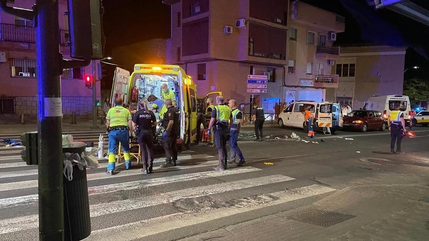 Muere uno de los motoristas arrollados por un coche en Hernán Cortés en Cáceres