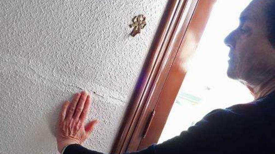 Vecinos de Callosa de Segura detectan grietas en sus casas que achacan a los trabajos del AVE