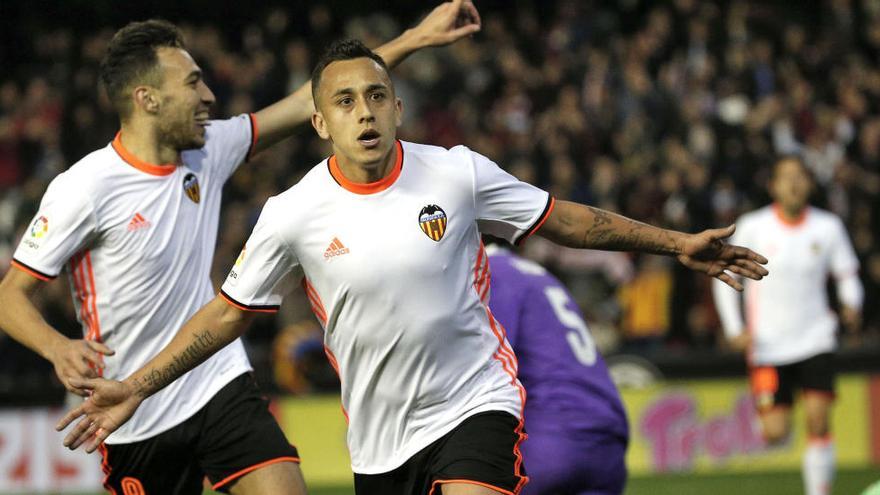 Orellana, celebrant el segon gol del València