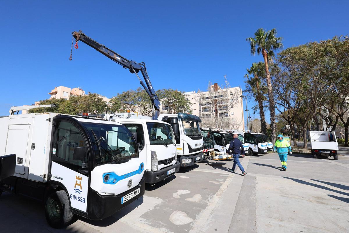 Galería: el Ayuntamiento de Ibiza presenta nueva maquinaria de limpieza viaria