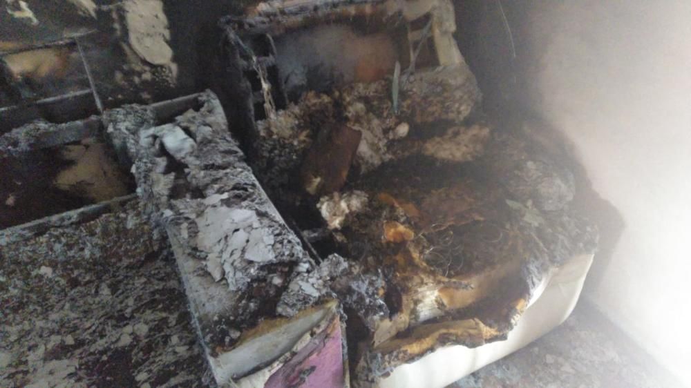 Los vecinos de Campanillas rescatan a una familia en un incendio de una vivienda