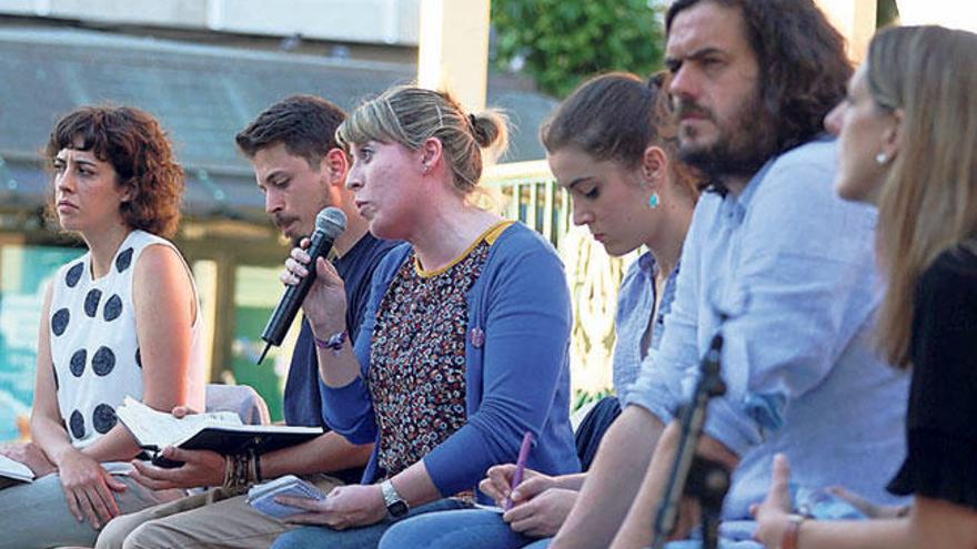 Alexandra Fernández, por la izquierda, Josué Villar, Carmen Santos, Eva Solla, Antón Sánchez y Mar Blanco. | bernabé