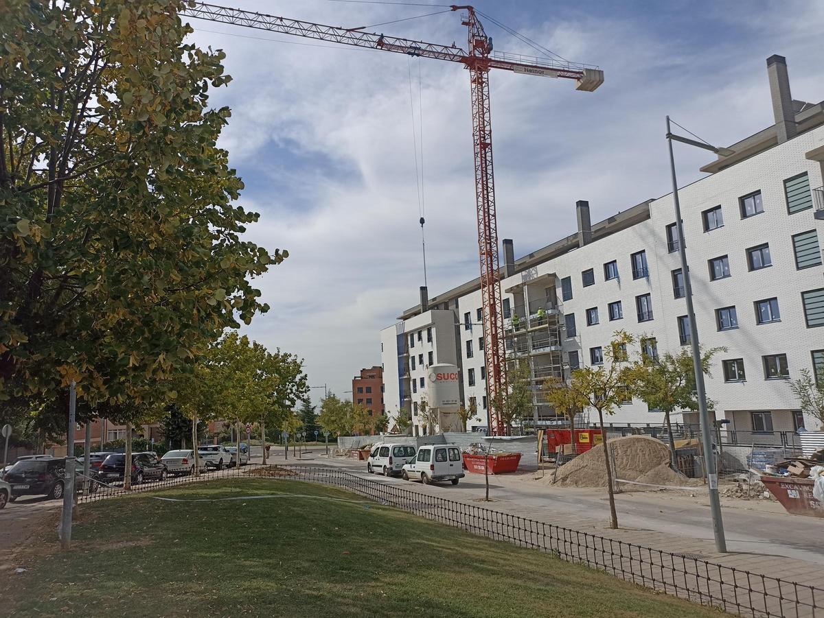 Un bloque de viviendas en construcción en la zona de Augas Vivas de Guadalajara.