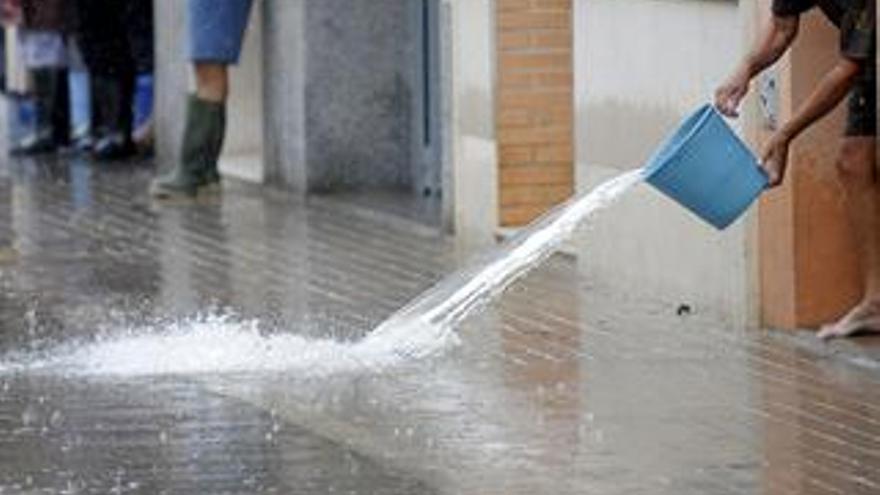 Fuertes lluvias causan cierres de carreteras y colegios y pérdida de cosechas en Valencia