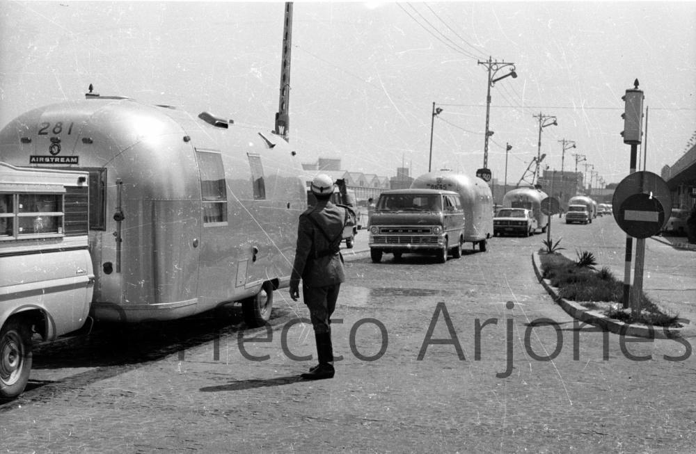 Así era el tráfico en la ciudad de Alicante en los años 60 y 70 en pleno verano