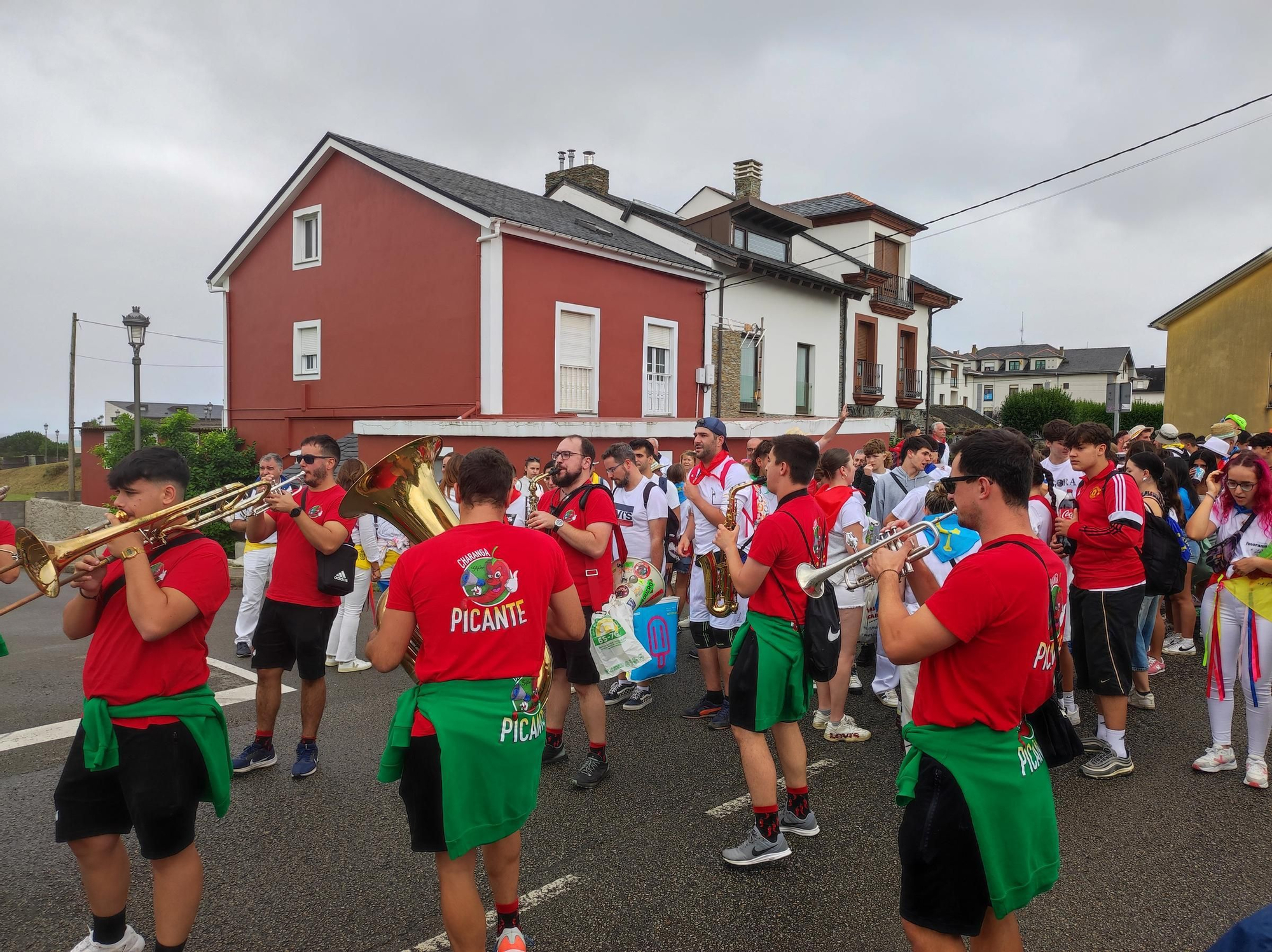 En imágenes: Así fue la salida de los romeros para celebrar la jira que cierra Las Telayas