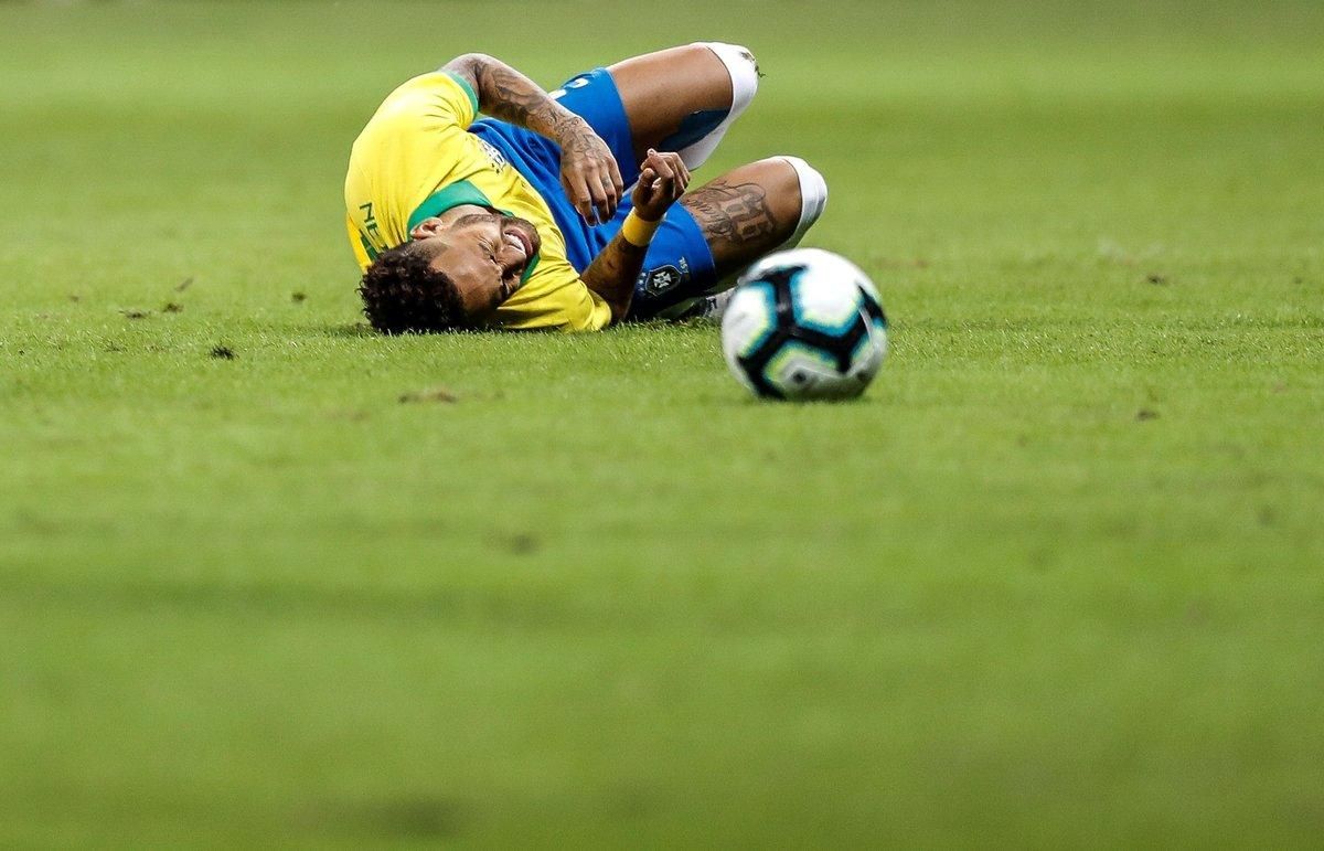 AME713 BRASILIA BRASIL 05 06 2019 - El jugador de Brazil Neymar se lamenta en el campo este miercoles en el partido amistoso entre Brasil y Catar en el Estadio Mane Garrincha en la ciudad de Brasilia Brasil EFE Antonio Lacerda AME713 BRASILIA BRASIL 05 06 2019 - El jugador de Brazil Neymar se lamenta en el campo este miercoles en el partido amistoso entre Brasil y Catar en el Estadio Mane Garrincha en la ciudad de Brasilia Brasil EFE Antonio Lacerda