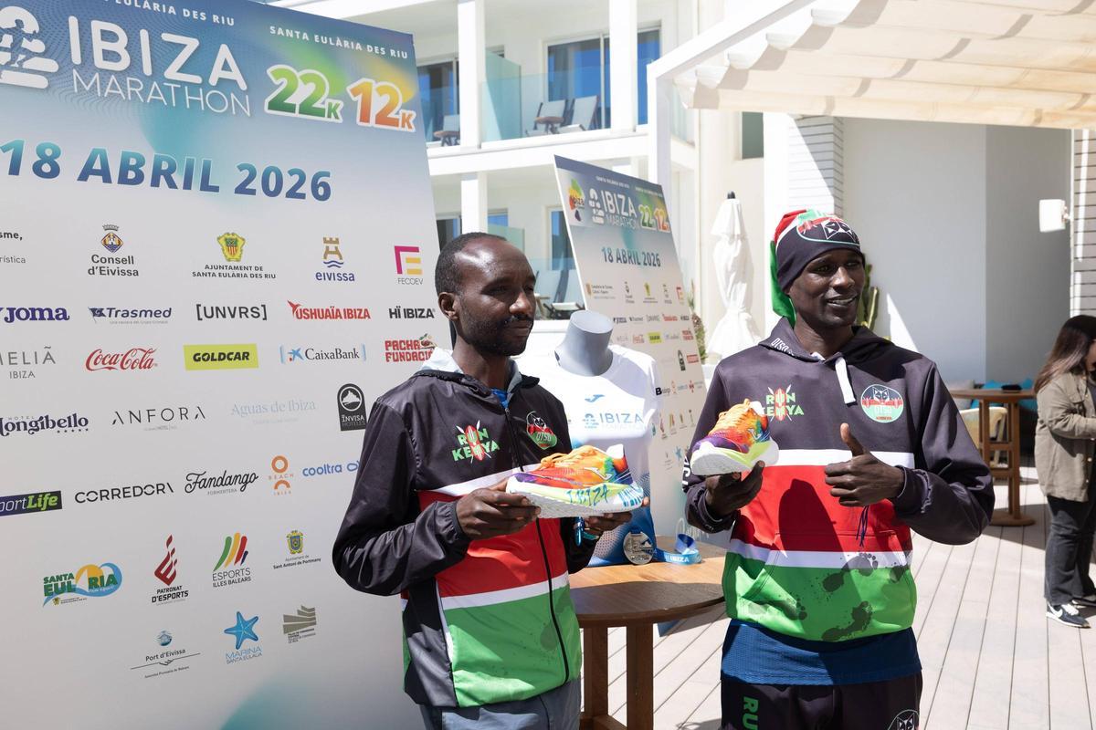 Paul Kipkuri Chirchir (izquierda) y Samson Keiyo (derecha) en el hotel Melià este miércoles.