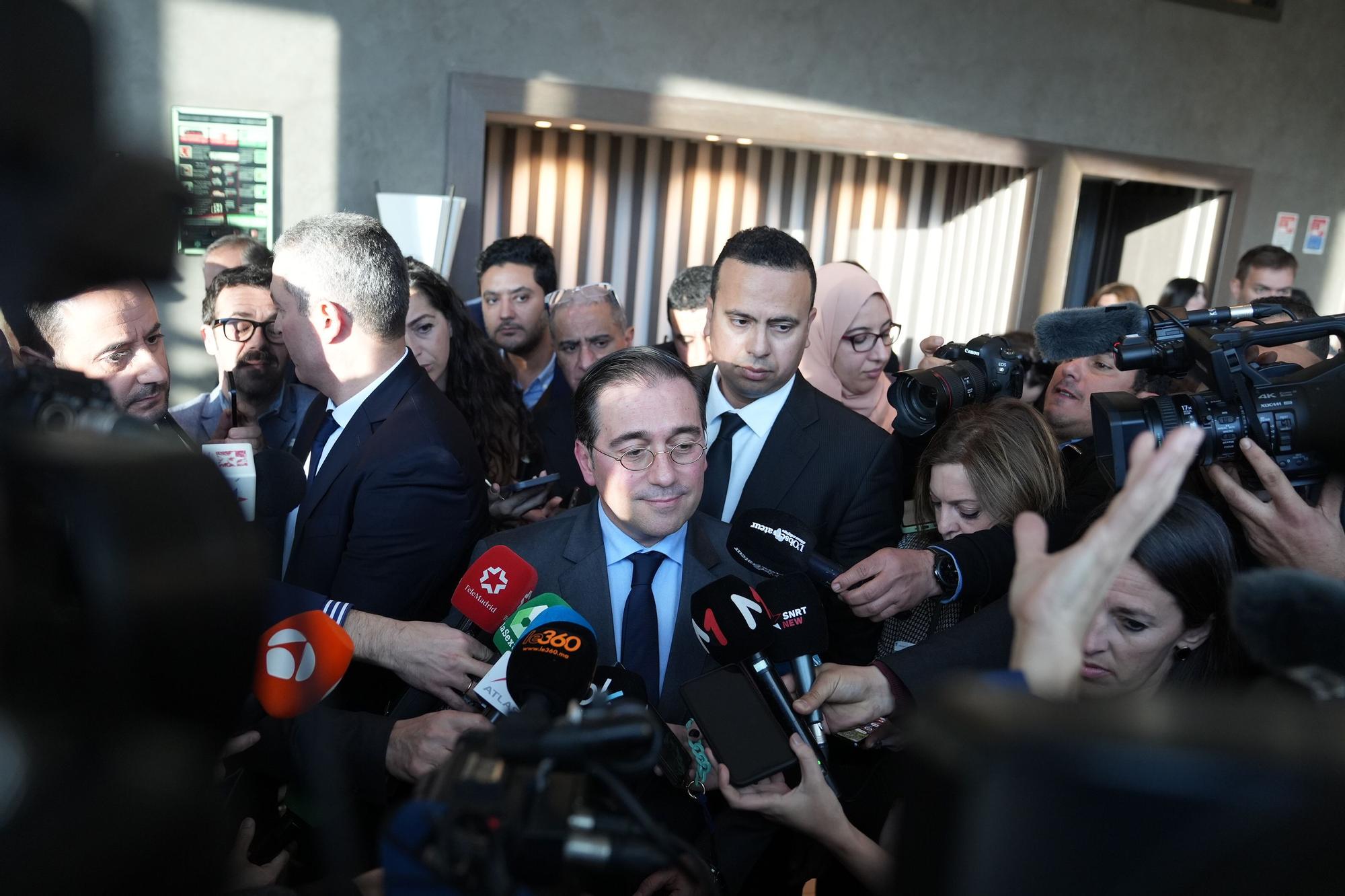 El ministro de Asuntos Exteriores, Unión Europea y Cooperación, José Manuel Albares, atiende a medios a su llegada al Aeropuerto Internacional Mohammed V, a 1 de febrero de 2023, en Rabat (Marruecos).