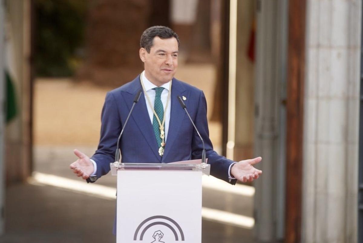 El presidente de la Junta de Andalucía, Juanma Moreno, pronuncia el discurso de su toma de posesión en la XII legislatura tras su triunfo por mayoría absoluta en las elecciones autonómicas