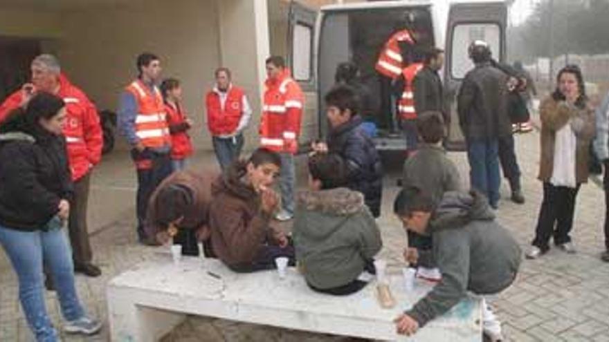 Bomberos de Badajoz indican que dos de los bloques afectados por el incendio sufren daños en su estructura