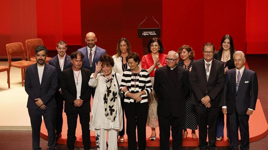 Gijón rinde tributo a los Claretianos, Massiel, Kike Figaredo y la Feria del Libro: "Sois el retrato de lo que somos y la brújula de lo que aspiramos a ser"
