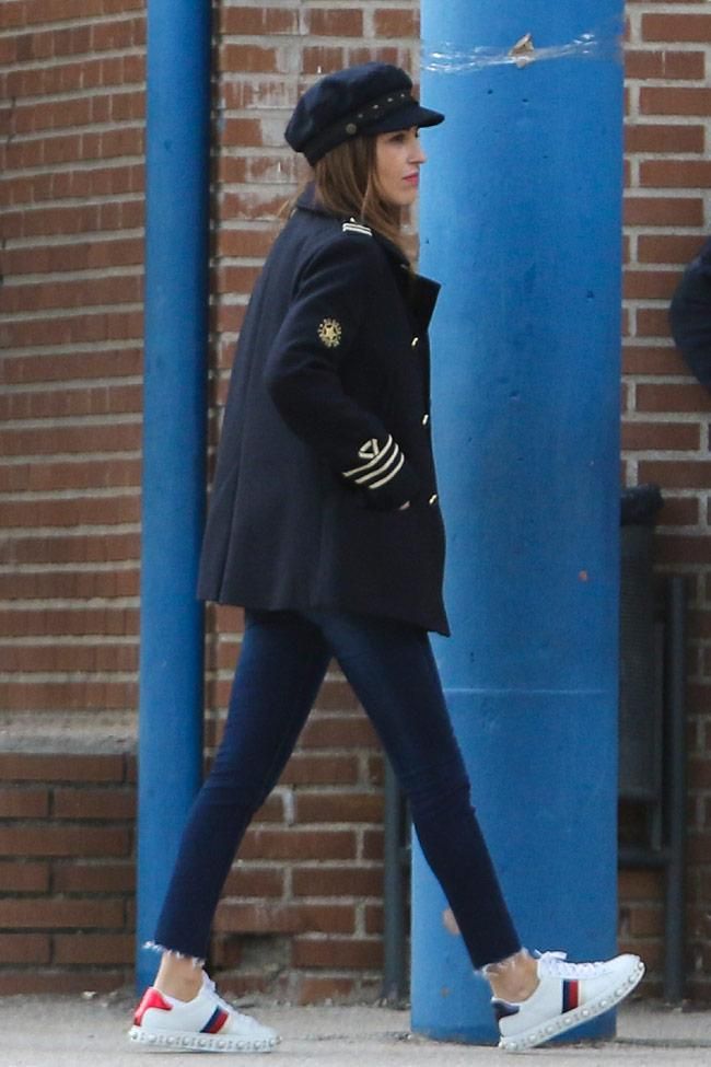 Paula Echevarría con gorra de Zadig & Voltaire y zapatillas de Gucci