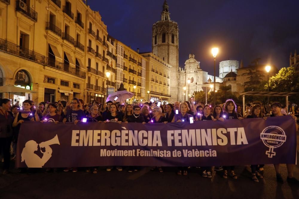 Manifestación en València por la emergencia feminista contra el maltrato