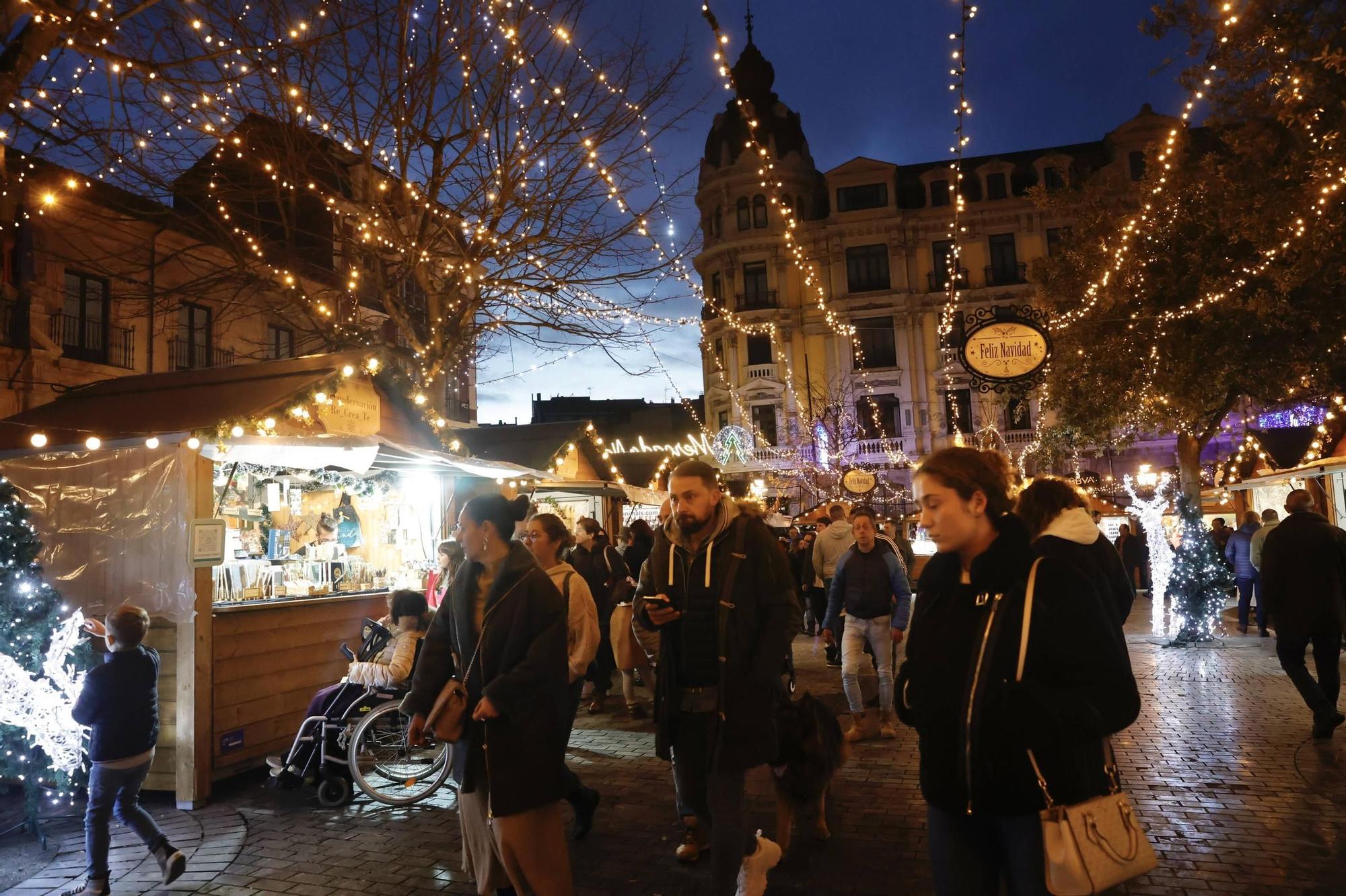 EN IMÁGENES: Asturias y sus visitantes "flipan" a más de 20 grados en Navidad: "Esto no es normal