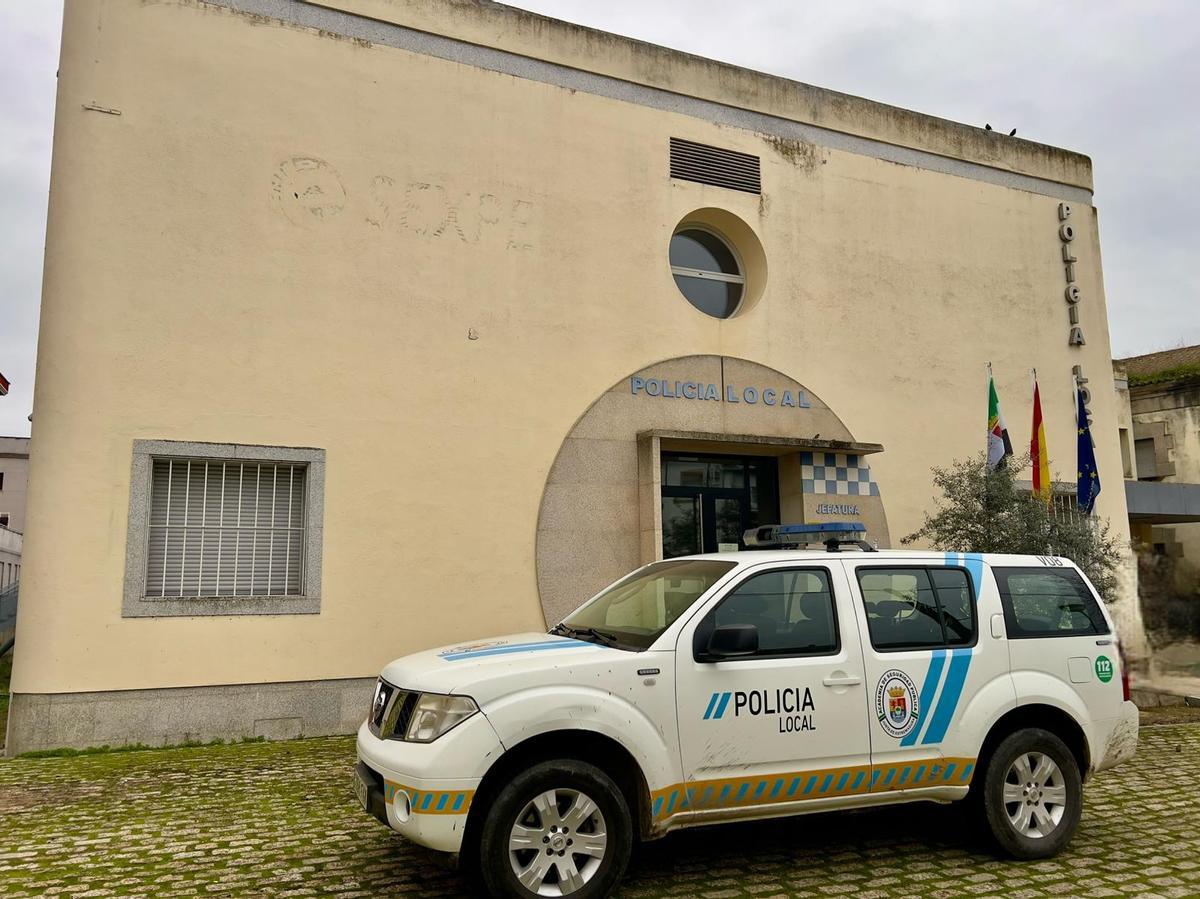 Vehículo prestado a la Policía Local de Trujillo propiedad de la Academia de Seguridad Pública