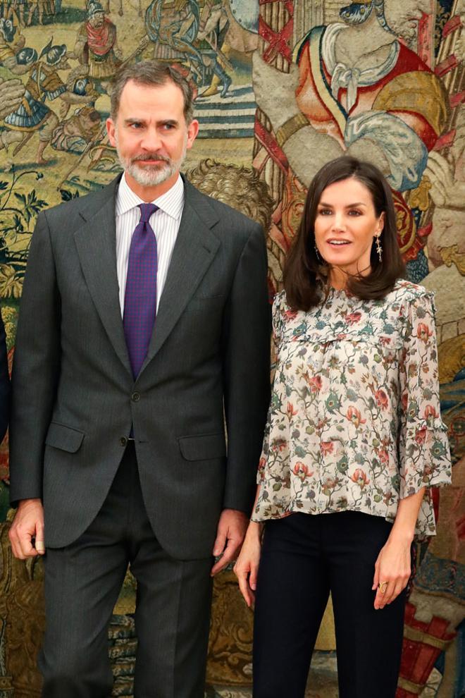 El rey Felipe VI y la reina Letizia en una reunión de trabajo en el Palacio de la Zarzuela