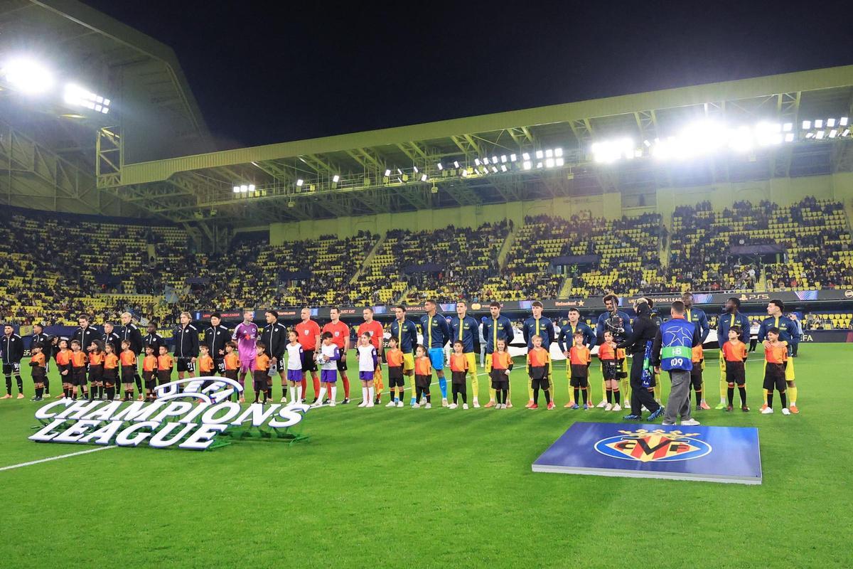 El Villarreal, antes del inicio de su anterior partido en el Estadio de la Cerámica de la Champions League, ante el Copenhague.