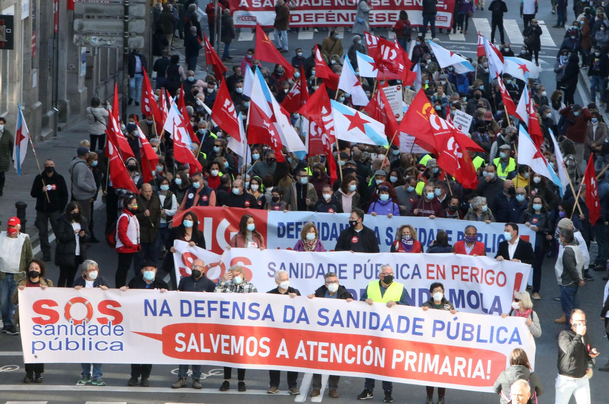 Masiva movilización en Santiago contra las "privatizaciones" y "recortes" del Sergas en Atención Primaria