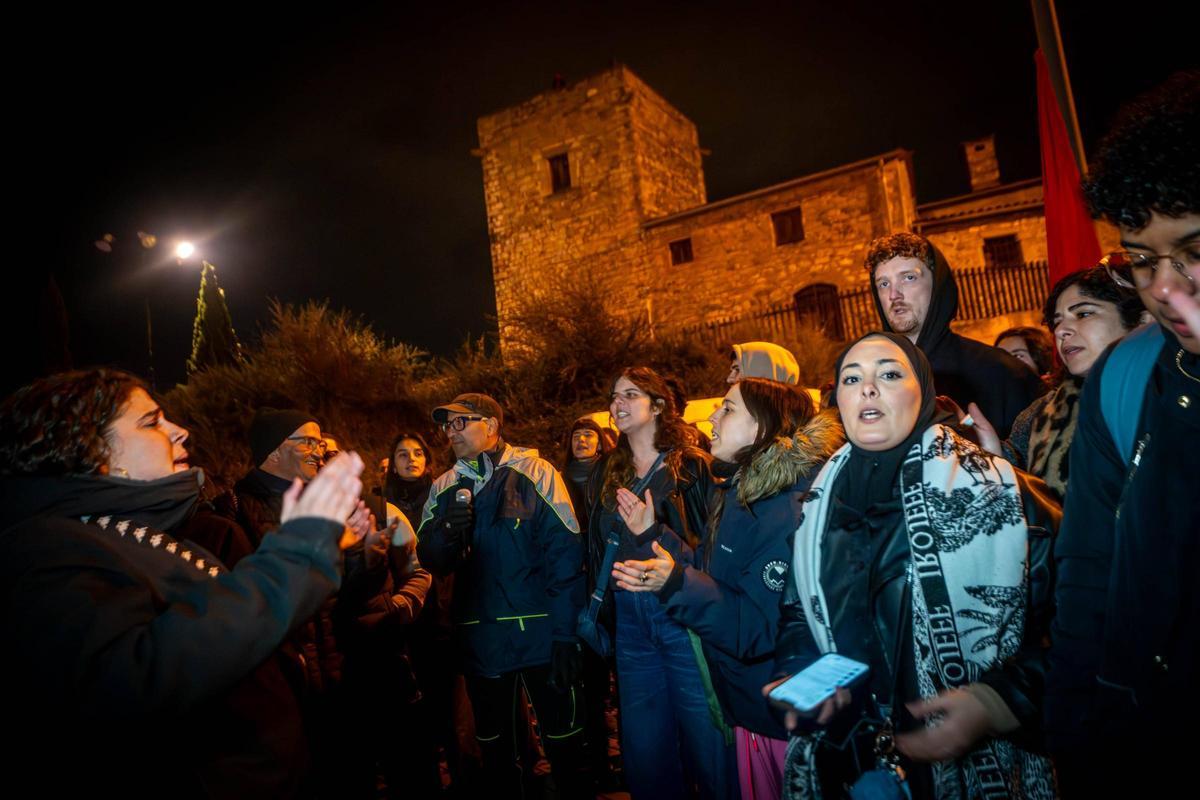 Concentraciones en Badalona a favor y en contra el desalojo de migrantes del B9