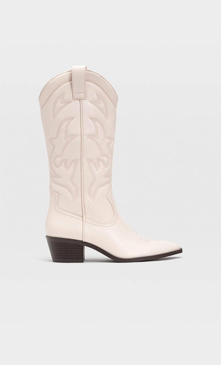 Botas cowboy en beige, de Stradivarius