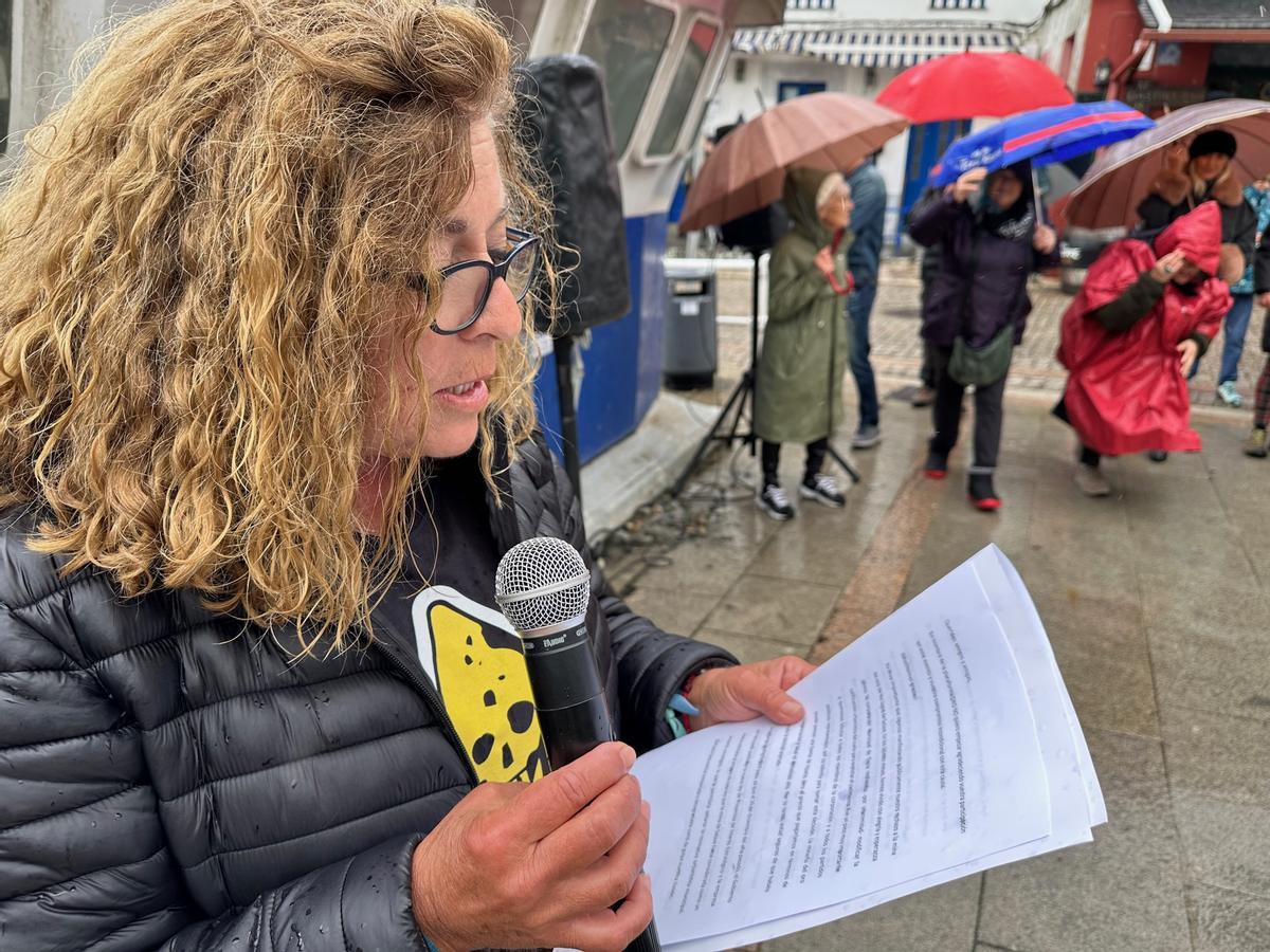 Covadonga Obegero durante la lectura del manifesto de la plataforma Oro No.