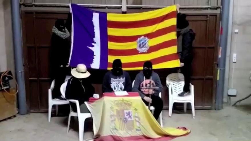 Los quintos de Vilafranca se apoderan de la bandera del pueblo