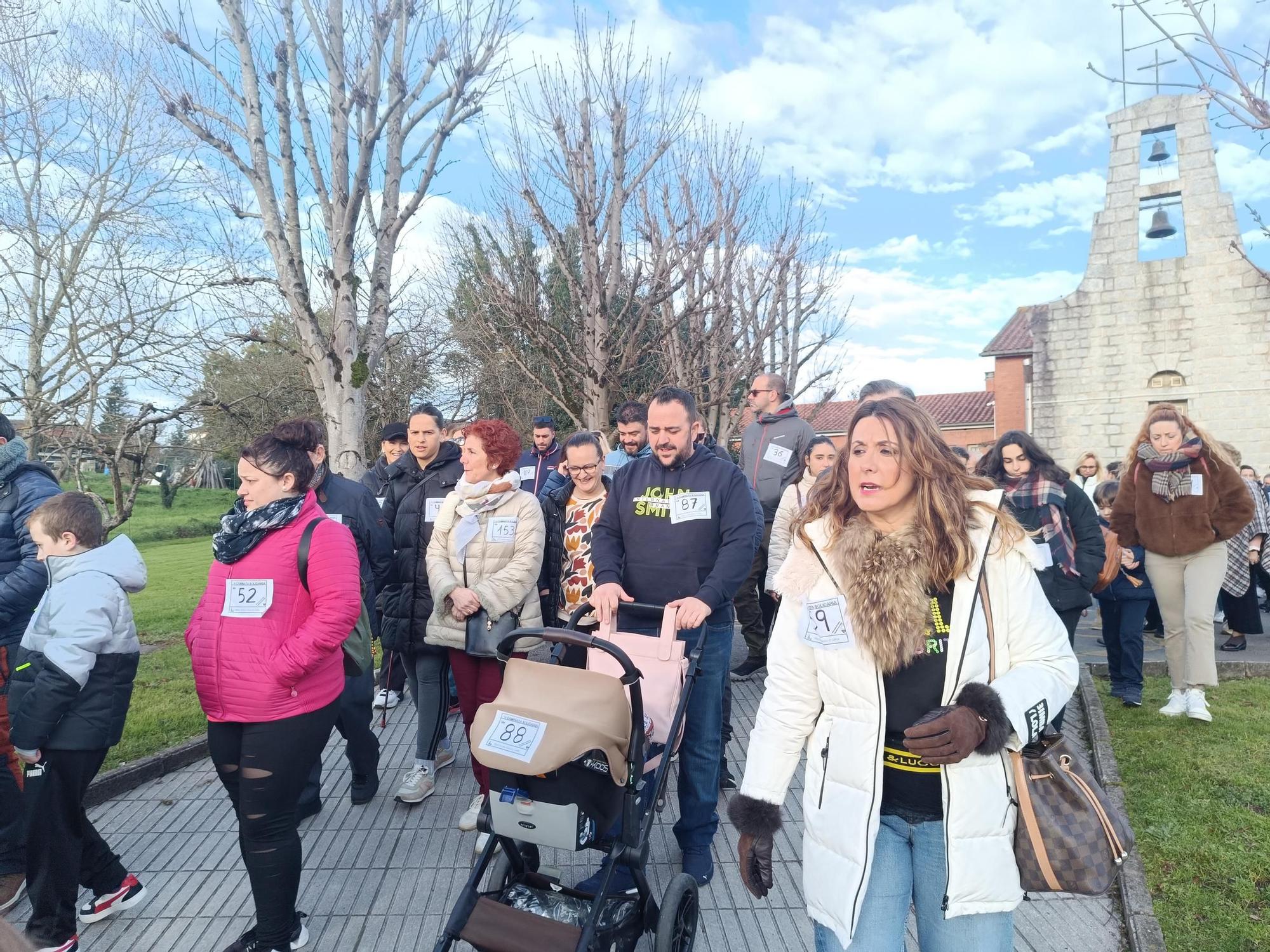 Más de 150 vecinos de Posada de Llanera marchan por la solidaridad