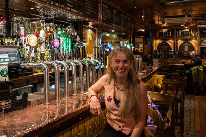 La cantante y acordeonista Sharon Shannon en el pub Bloms