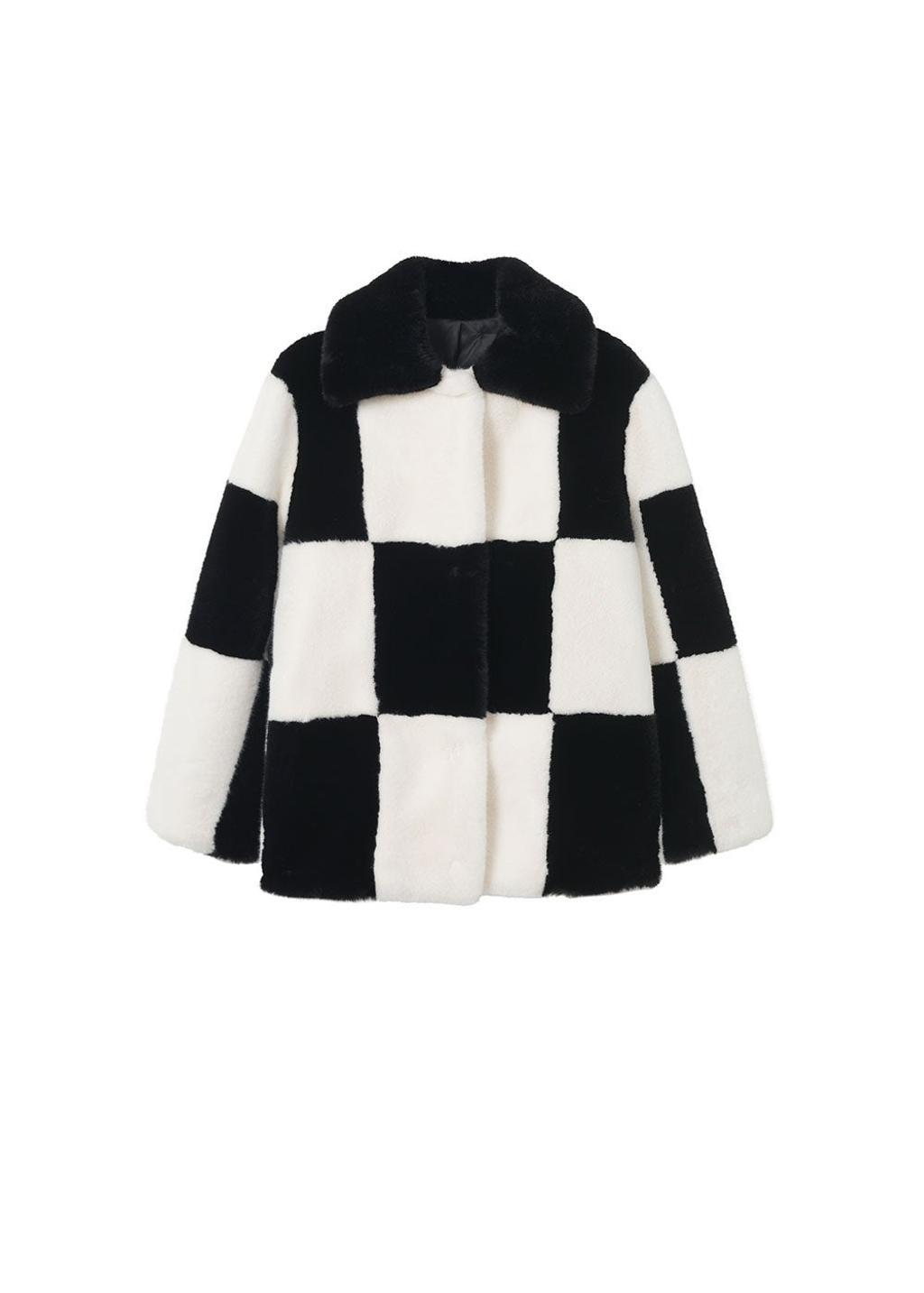 Abrigo damero de Mango (precio: 89,99 euros)