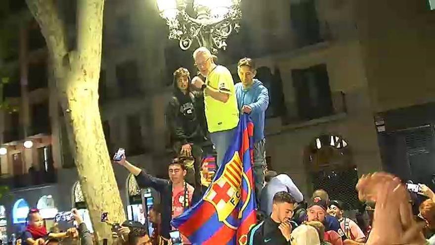 Euforia en Canaletas tras una nueva conquista liguera del Barça