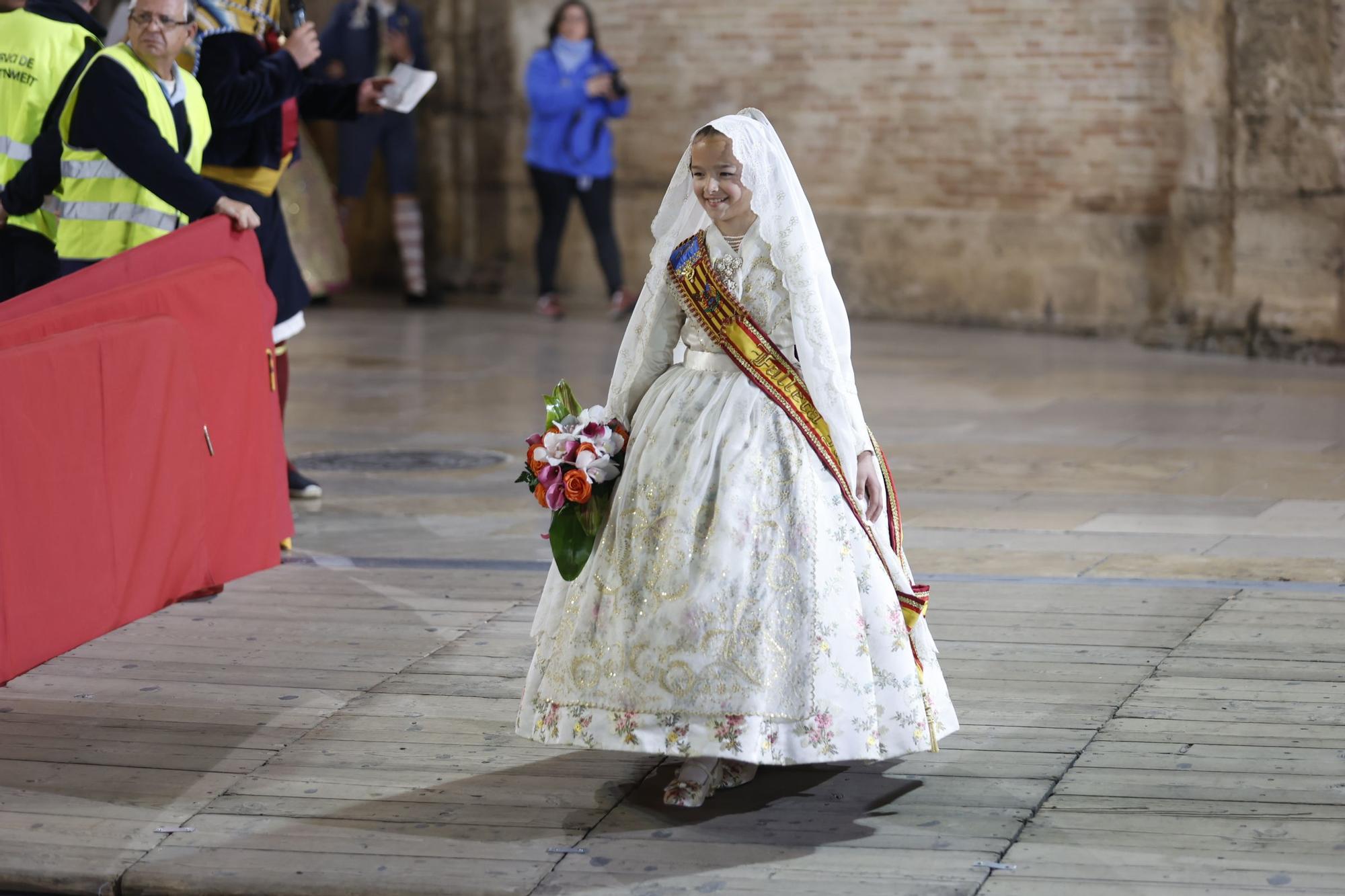 Ofrenda 2023 | Falleras Mayores e Infantiles de comisiones del 17 de Marzo (I)