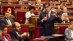 El president de la Generalitat, Salvador Illa, este martes en el pleno del Parlament