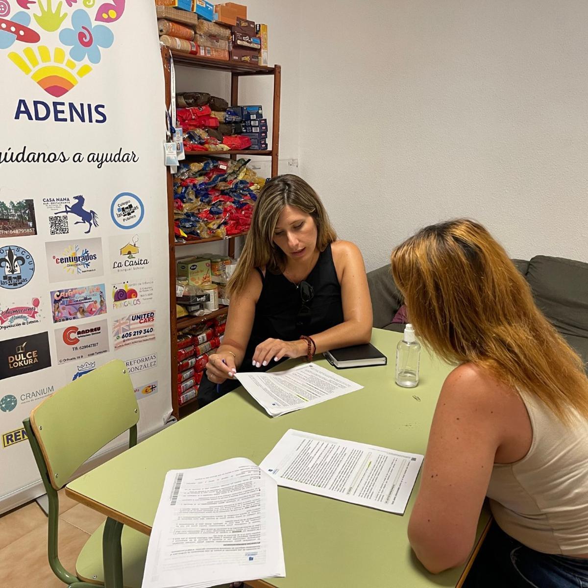 Visita de Trudy Páez a las instalaciones de Adenis el pasado verano