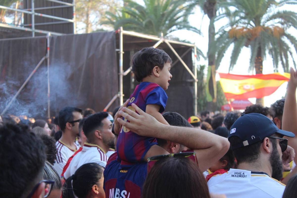 Fotogalería | Así se vive en la Alcazaba de Badajoz la final del Mundial 2026 Fotogalería | Así se vive en la Alcazaba de Badajoz la final del Mundial 2026