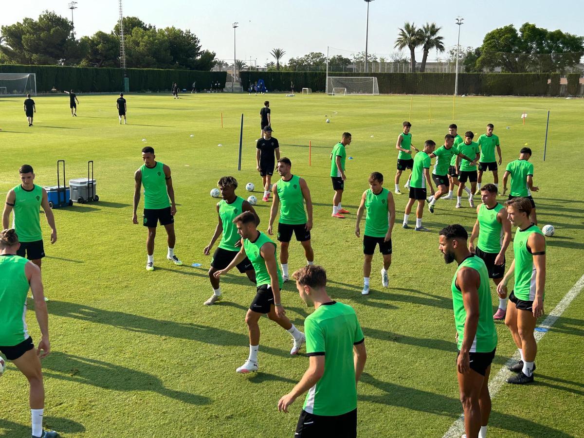 Los jugadores durante el entrenamiento en el Díez Iborra.