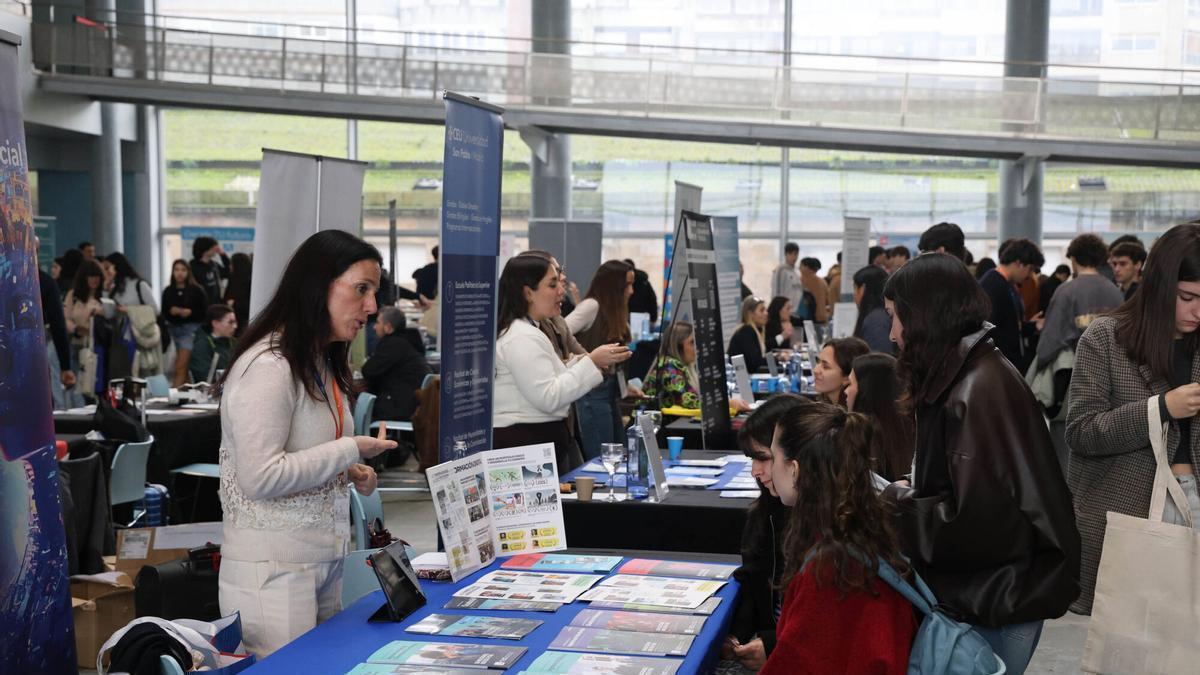 El Auditorio de Beiramar acogió el Salón de Orientación Universitaria Unitour en diciembre de 2025.
