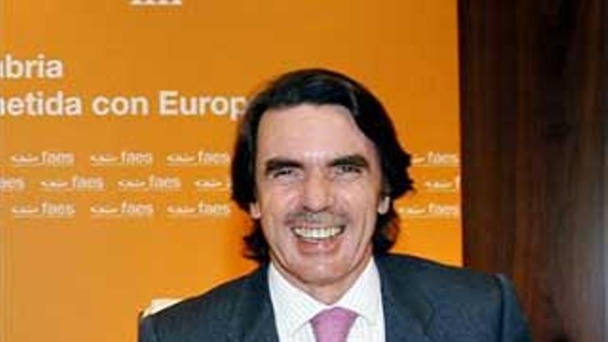 Aznar anima a los ciudadanos a manifestar que no quieren un Gobierno que se rinda ante los terroristas