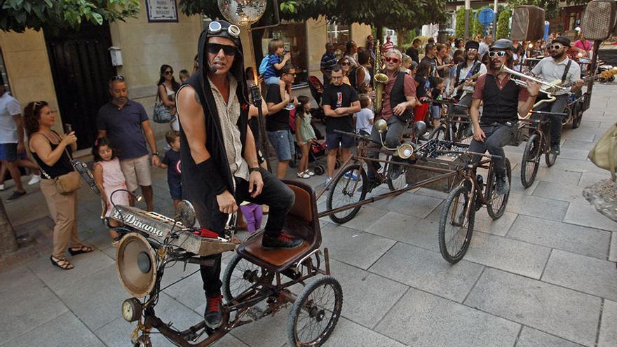 El teatro toma las calles de Molina en plenas fiestas