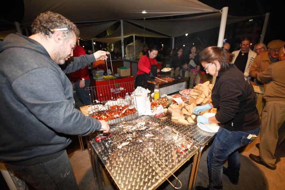 Cuplé, pasacalles y 90 kilos de sardinas para despedir el carnaval en Vila