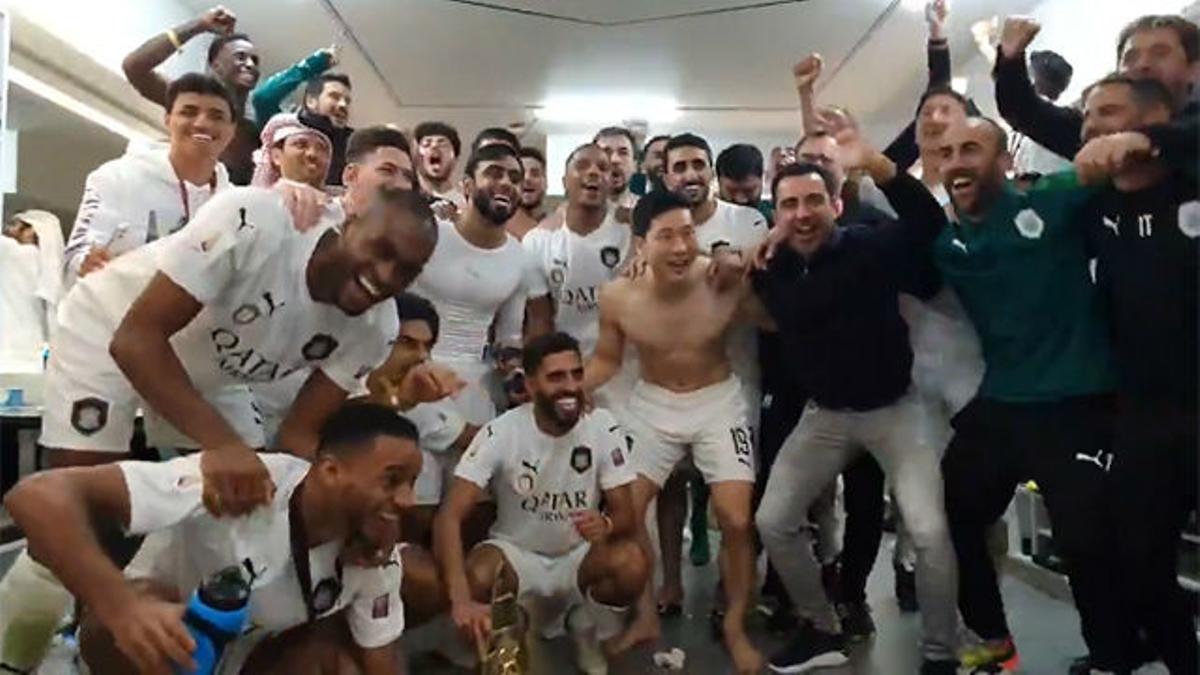 Así celebró Xavi con los jugadores su segundo título