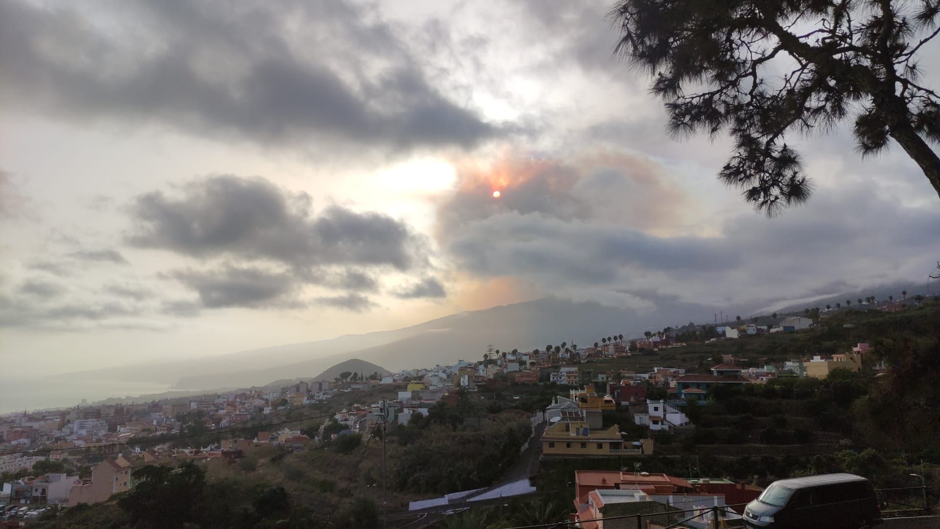 Los Realejos: así se ve el incendio de Arafo - Candelaria desde distintos puntos de la isla