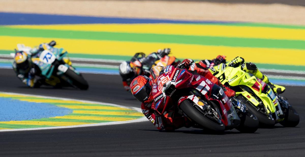 Marc Márquez (Ducati), por delante del italiano Fabio Di Giannantonio (Ducati).