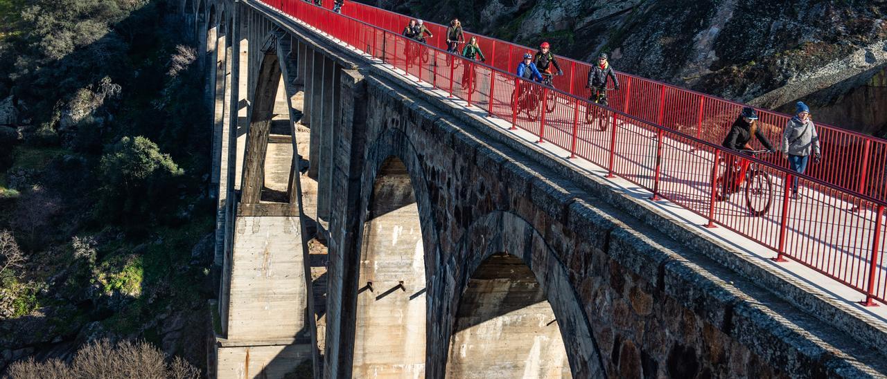 Inauguración del último tramo de la vía verde Ruta de la Plata.