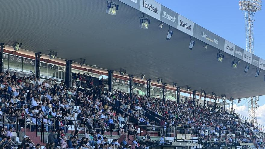 La afición aumenta su apoyo al Mérida