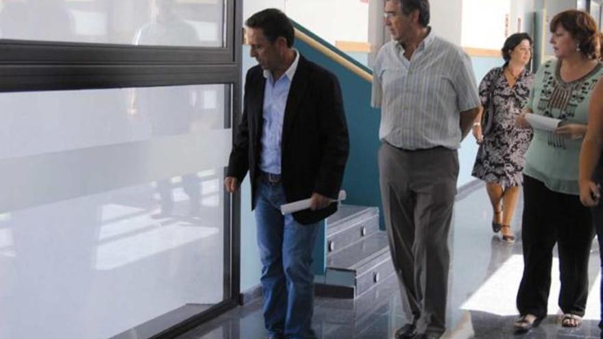 El entonces alcalde Antonio Sánchez y la delegada Antigua Escalera visitaron el centro en julio de 2010.