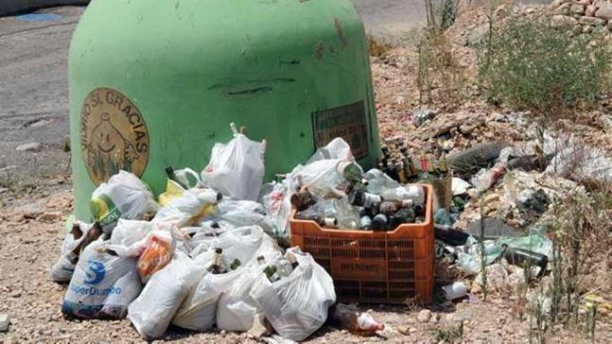 Uno de los vertederos por limpiar existentes en Orihuela.